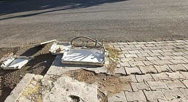 Pide fırınının önündeki elektrik kabloları tehlike saçıyor