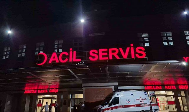 Plakasız motosiklet 'dur' ihtarına uymadı, bekçiye çarpıp kaçtı