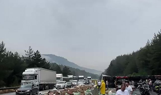 Pozantı-Adana istikameti tır devrilmesi nedeniyle trafiğe kapandı