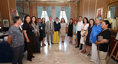 Renklerin suyla dansı sanatseverlerle buluştu