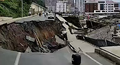Rize'de yol çöktü, 2 bina tedbir amaçlı tahliye edildi