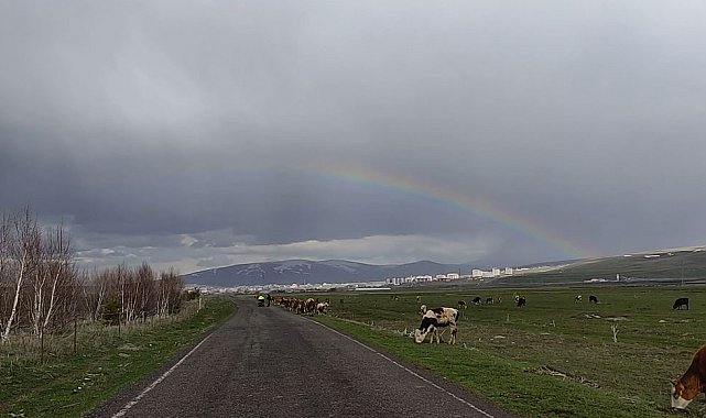 Sağanak yağışın ardından beliren gökkuşağı mest etti