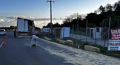 Sakarya'da tır ile çarpışan işçi midibüsü devrildi: 13 yaralı