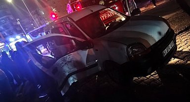 Samsun'da hafif ticari araç ile motosiklet çarpıştı: 5 yaralı