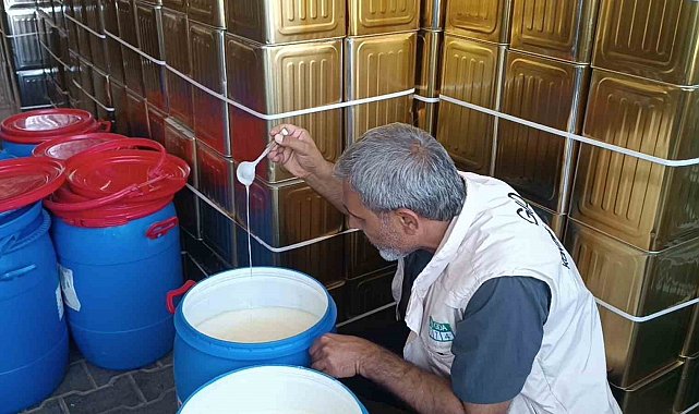 Şanlıurfa'da kaynağı belli olmayan 400 kilo şüpheli sade yağ ele geçirildi