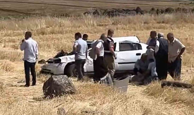 Şanlıurfa'da şarampole devrilen otomobil takla attı: 2 yaralı