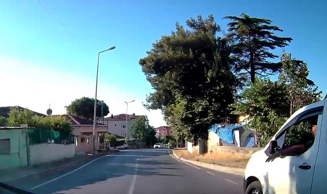 Sarıyer'de yol ortasında gerginlik: "Neden hızlı gittin?" tartışması kamerada