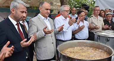 Şehit aileleri ve gazilerden aşure hayrı