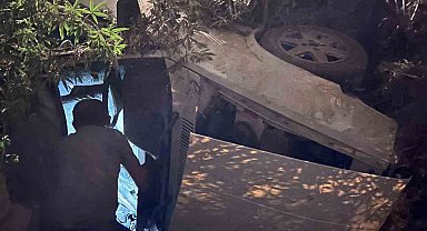 Serik'te kontrolden çıkan otomobil ağaçlık alana daldı: 1 yaralı