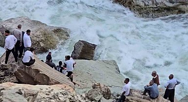 Serinlemek için girdiği Habur Çayı'nda kayboldu