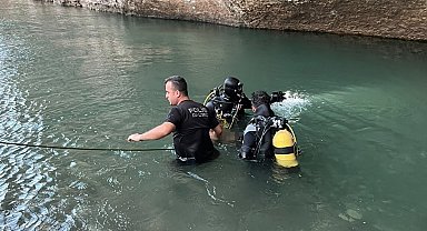 Serinlemek için girdiği suda boğularak hayatını kaybetti