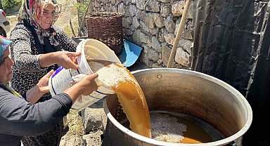 Servi köyünde asırlık gelenek yaşatılıyor: Dut pekmezi büyük emeklerle hazırlanıyor