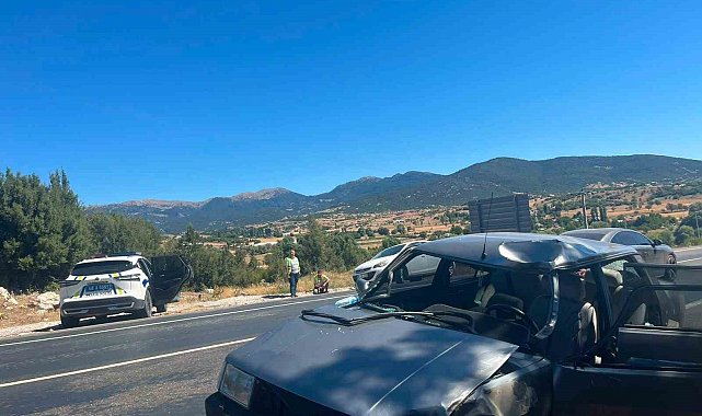 Seydikemer'de otomobil ile motosiklet çarpıştı: 1 ölü, 2 yaralı