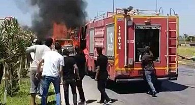 Seyir halindeki pikap alevlere teslim oldu