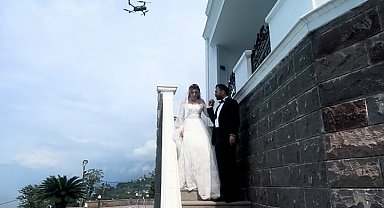 Sıcaktan bunalan gelini dron ile serinletti