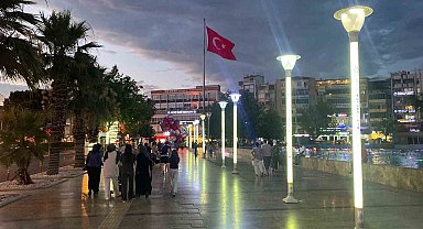 Sıcaktan bunalan vatandaşlar akşam serinliğinde nefes alıyor