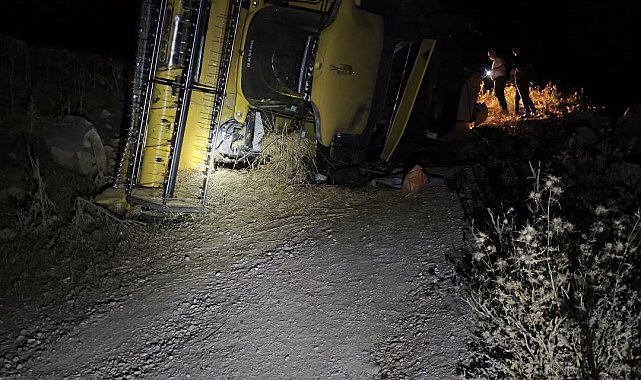 Siirt'te biçerdöver devrildi, sürücü yaralandı