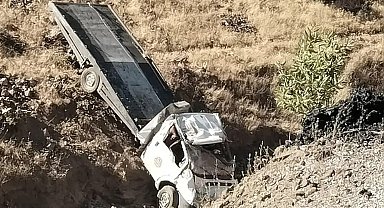 Siirt'te çekici şarampole devrildi: 2 yaralı