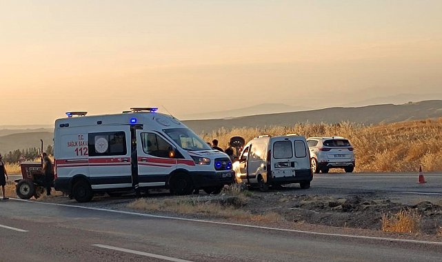Siirt'te otomobil ile traktör çarpıştı: 2 yaralı