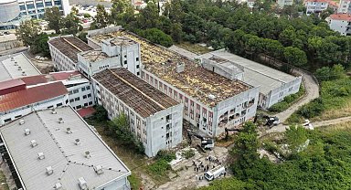 Sinop'ta eski hastane binasının yıkımına başlandı