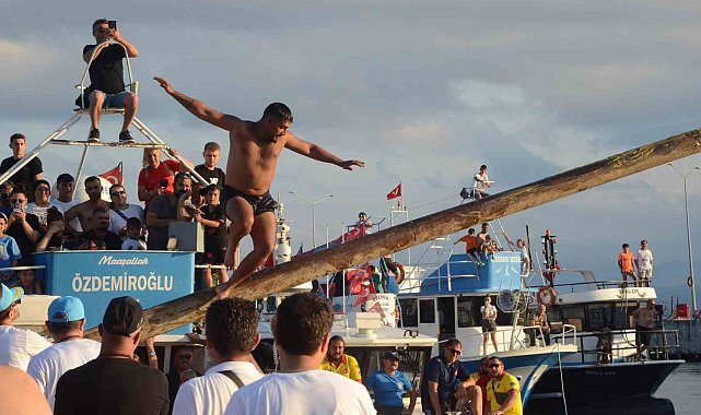 Sinop'ta Kabotaj Bayramı coşkusu: Yağlı direğin şampiyonu yine değişmedi