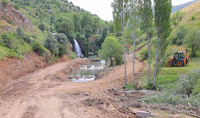 Sırakayalar Şelalesi'nde çevre düzenleme çalışmaları sürüyor