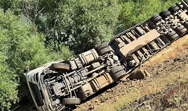 Şırnak'ta tır uçurumdan yuvarlandı: 1 yaralı