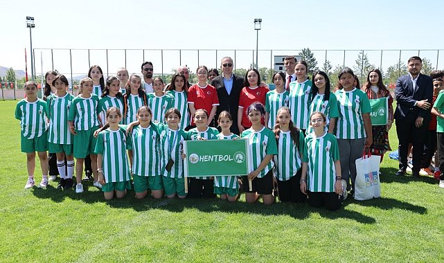 Sivas Belediyesi tarafından düzenlenen Yaz Spor Okulları açıldı