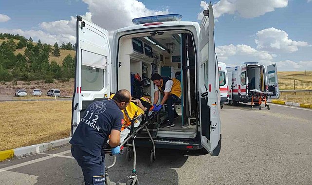 Sivas'ta feci kaza: 1'i ağır 8 yaralı