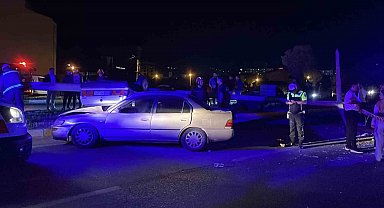 Sivas'ta iki otomobil çarpıştı: 2'si çocuk 5 yaralı