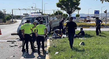 Sivas'ta kamyonetler çarpıştı: 5 yaralı