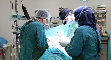 Sivas'ta lokal anastezi ile şahdamarı operasyonu