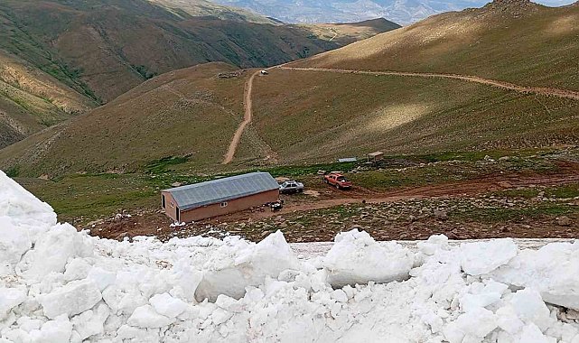 Sivas'ta temmuz ayında karla mücadele çalışmaları sürüyor