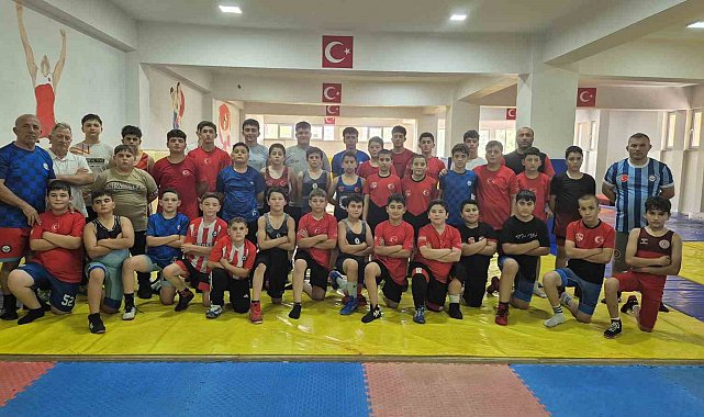 Sivaslı pehlivanlar şampiyonaya hazır