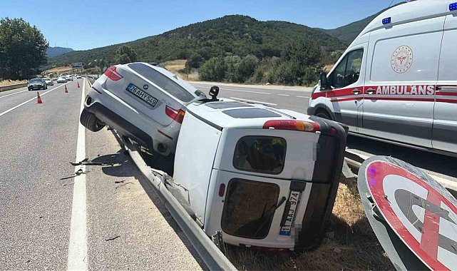 Sollamaya çıkan iki otomobil çarpıştı: 4 yaralı