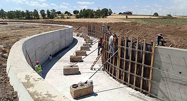 Sosun Deresi'nde taşkın koruma çalışmaları sürüyor