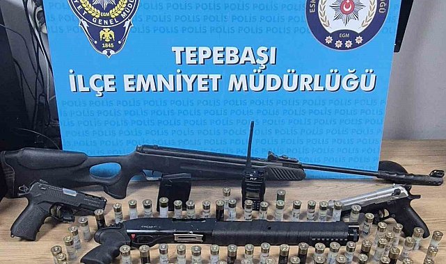 Sosyal medya hesaplarından silah fotoğrafları paylaşan 2 şüpheli yakalandı