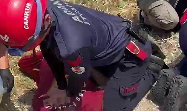 Sulama kanalına devrilen otomobildeki anne ve oğlu hayatını kaybetti