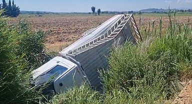 Sulama kanalına uçan kamyonetteki 2 kişi yaralandı