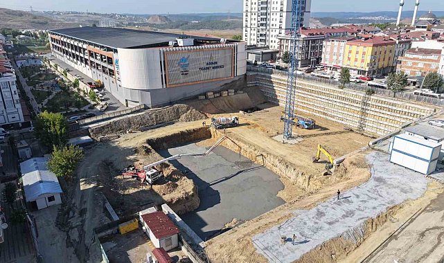 Sultangazi'de Yunus Emre Gençlik ve Spor Merkezi hizmete açıldı