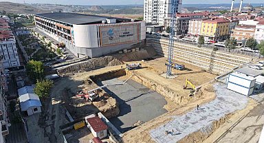 Sultangazi'de Yunus Emre Gençlik ve Spor Merkezi hizmete açıldı