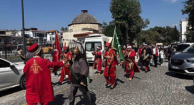 Sünnet çocukları mehteran eşliğinde tarihi sokaklarda yürüdü