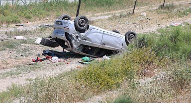 Takla atan otomobildeki 8 yaşındaki çocuk öldü, anne, baba ve kardeşi yaralandı