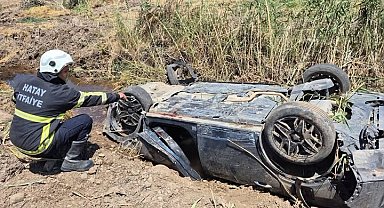 Takla atarak hurdaya dönen otomobilin sürücüsü yaralandı