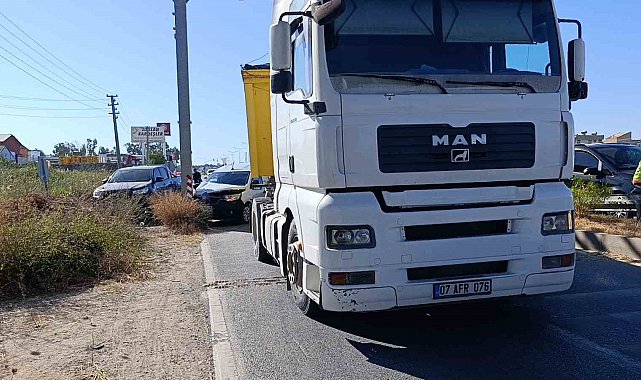 Tali yola sapan kamyona çarpmamak için Kent Güvenlik Yönetim Sistemi direğine çarptı