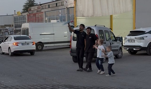 Tamir atölyesinde 'halay' molası