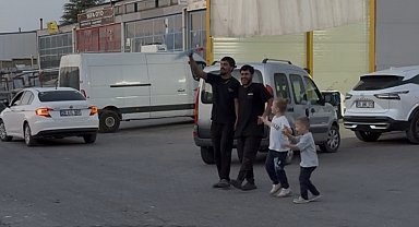 Tamir atölyesinde 'halay' molası