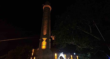 Tarihi Harput Mahallesi'nde gece güzelliği
