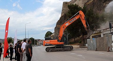 Tarihi Osmancık Kalesi çevresinde 98 riskli bina yıkılıyor: Bölge park ve sosyal yaşam alanı olacak