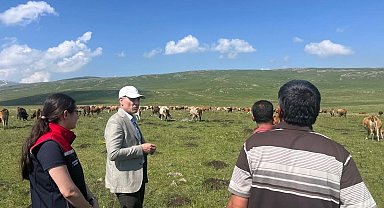Tarım ve Orman Müdürü Enver Aydın, 2 bin 500 rakımlı Susuz Yaylası'nda üreticilerle buluştu